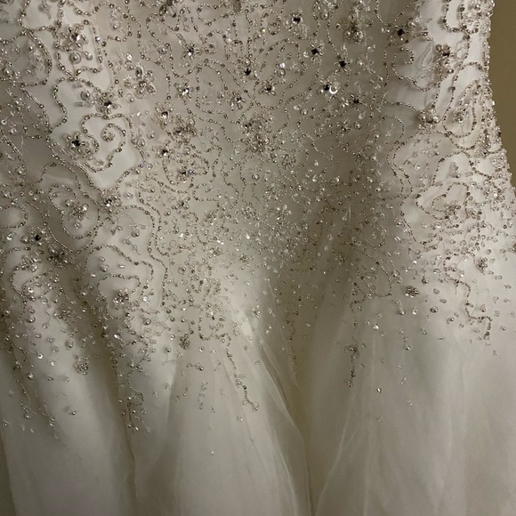 Wedding dress - Picture 6 of 8